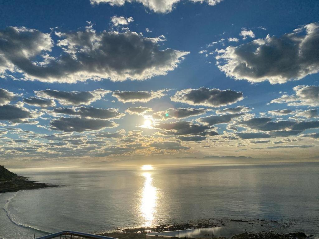 A Relaxing Getaway With Ocean Views Apartment Кейптаун Екстериор снимка